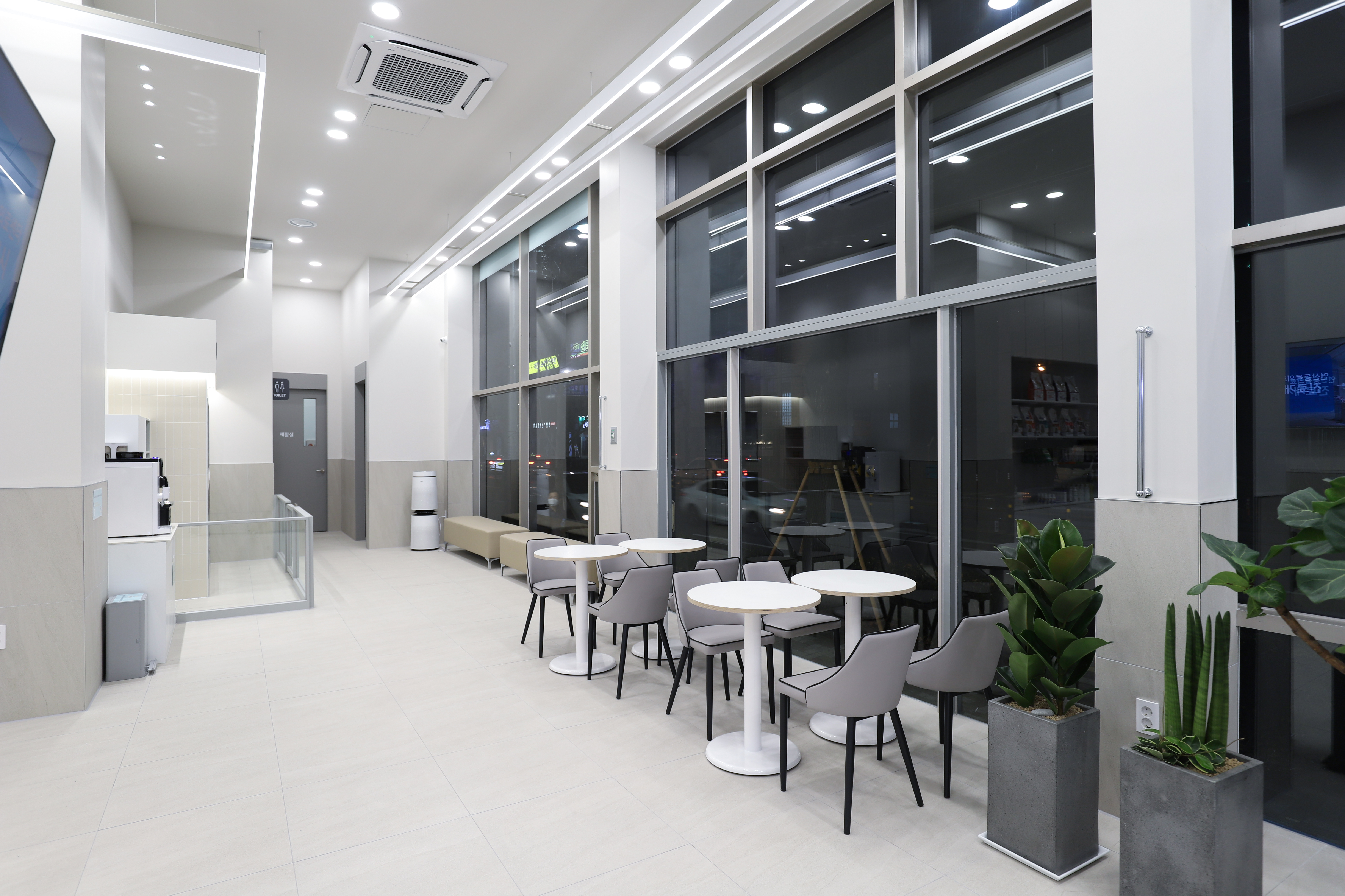 휴게 및 상담 테이블, 보호자 상담 공간