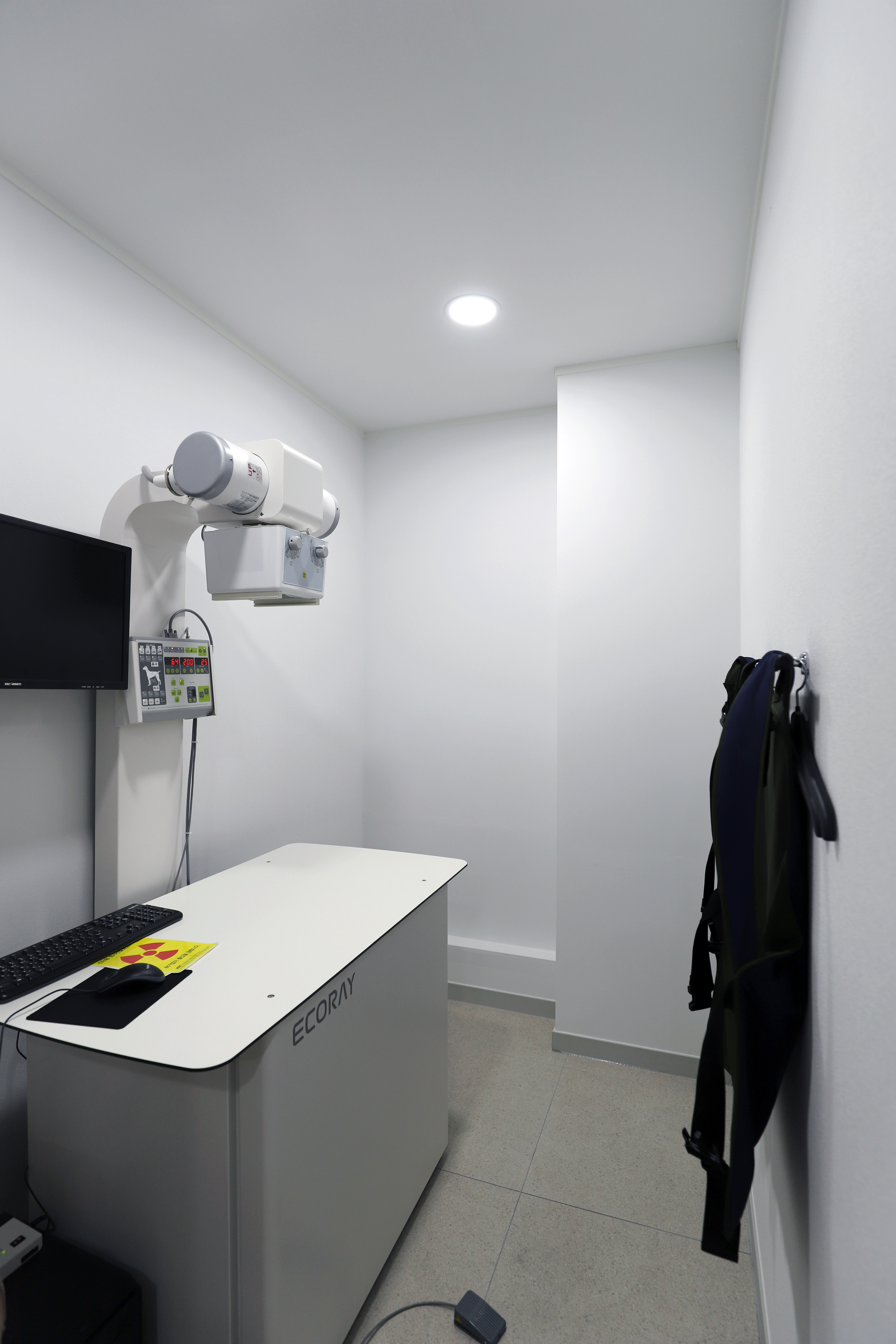 X-RAY실, 영상 촬영 장비와 방사선 안전 설비